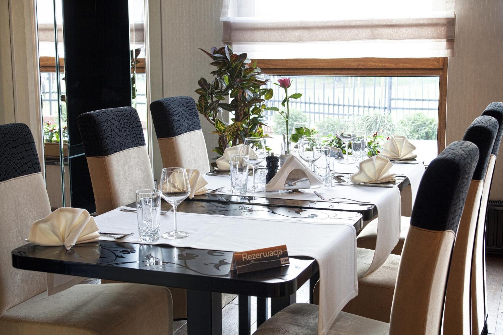 M Hotel Sosnowiec Bagian luar foto