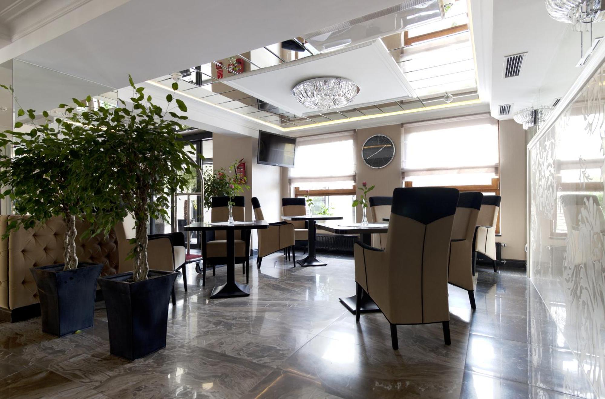 M Hotel Sosnowiec Bagian luar foto