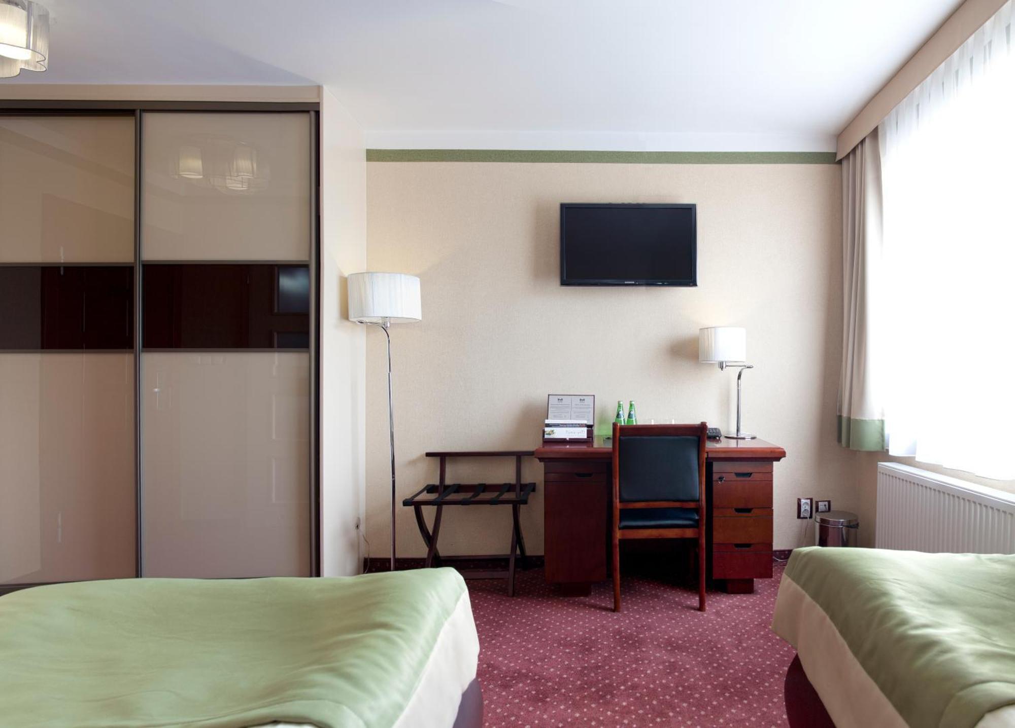 M Hotel Sosnowiec Bagian luar foto