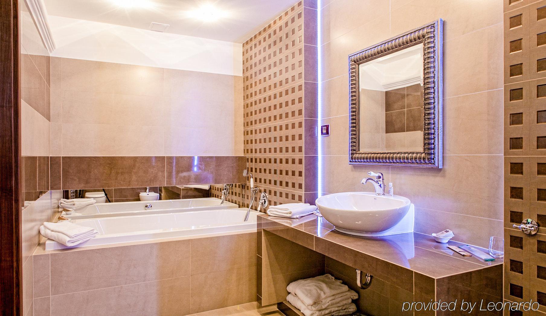 M Hotel Sosnowiec Bagian luar foto