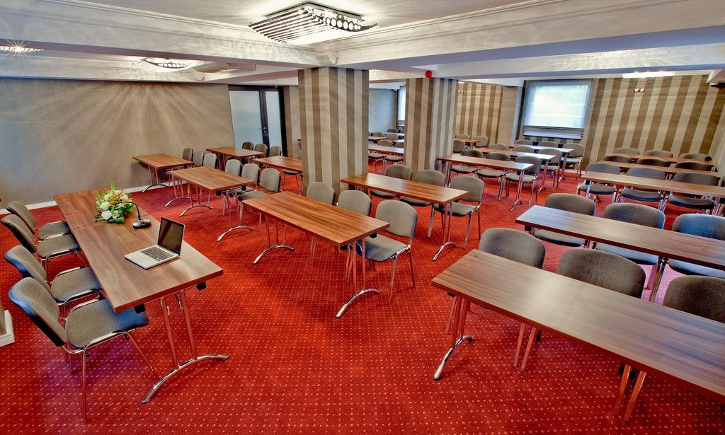 M Hotel Sosnowiec Bagian luar foto