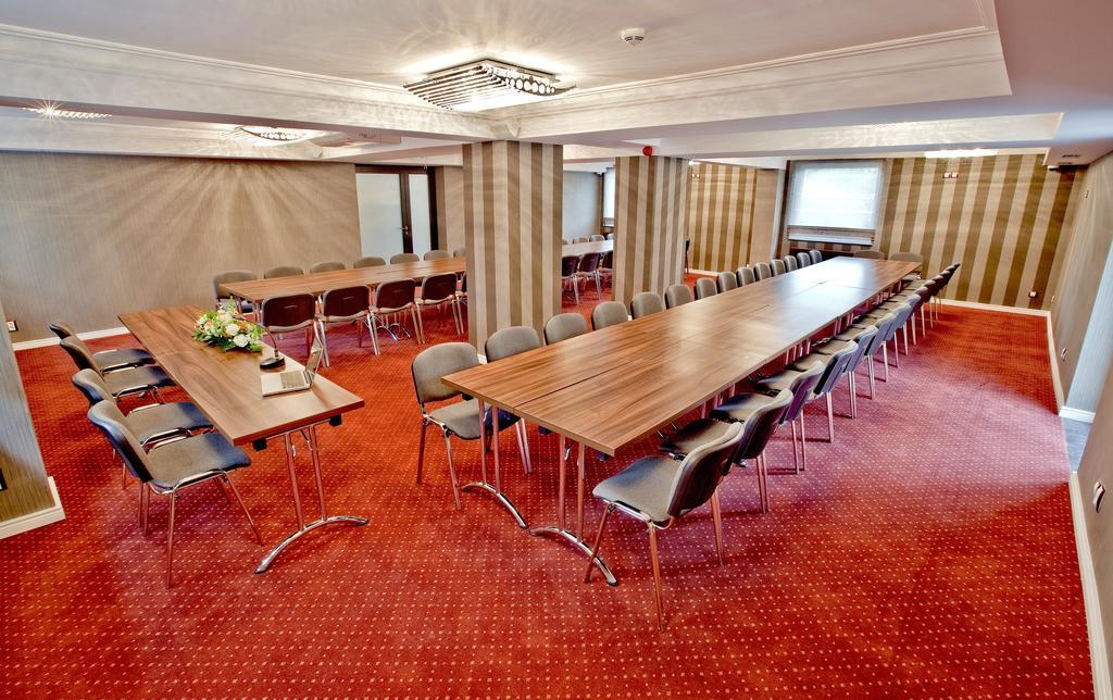 M Hotel Sosnowiec Bagian luar foto