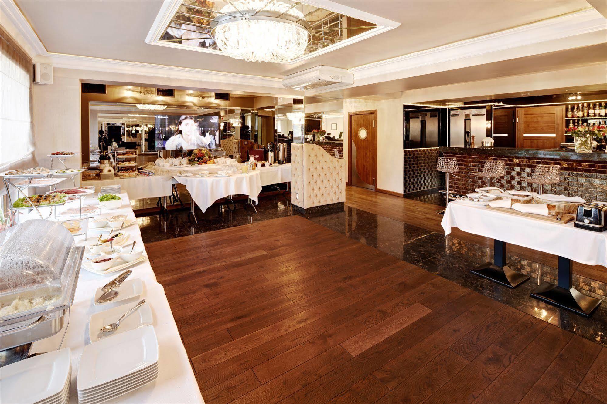 M Hotel Sosnowiec Bagian luar foto